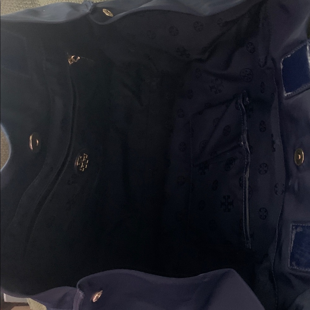 Tory Burch Ella Tote in navy blue - Picture 12 of 16